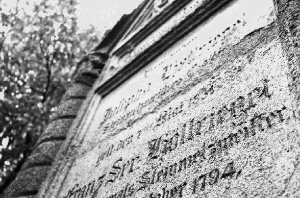Inschrift auf dem Grabstein von Franz Höllriegel